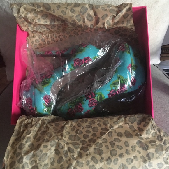 Betsy Johnson Diskko Tin Can Ro. Shoes - Picture 3 of 6