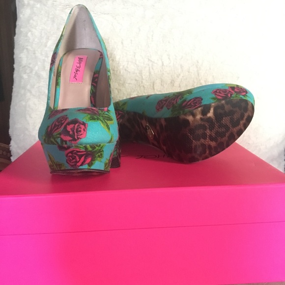 Betsy Johnson Diskko Tin Can Ro. Shoes - Picture 4 of 6