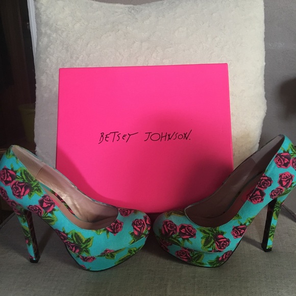 Betsy Johnson Diskko Tin Can Ro. Shoes - Picture 5 of 6