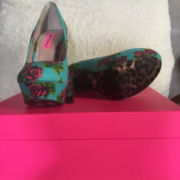 Betsy Johnson Diskko Tin Can Ro. Shoes - Picture 6 of 6