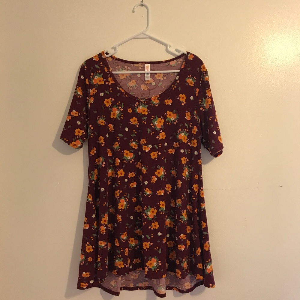 LulaRoe Large Perfect T