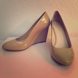 Banana Republic patent leather Rorie wedges EUC!