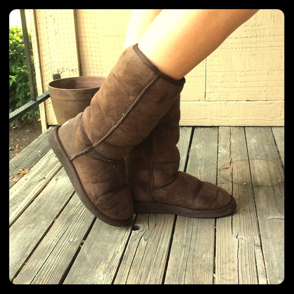 Tall dark brown uggs