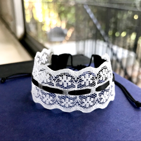 $4 BUNDLED🌿 Vintage White Lace Bracelet - Picture 3 of 5