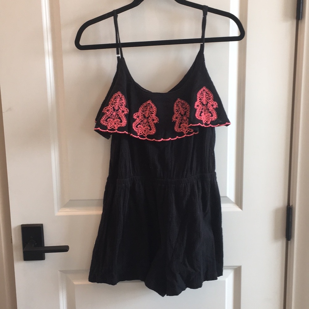 Saks off fifth Avenue black linen romper size M