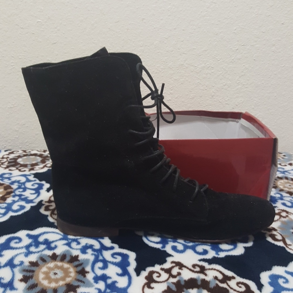 boots - Picture 2 of 4