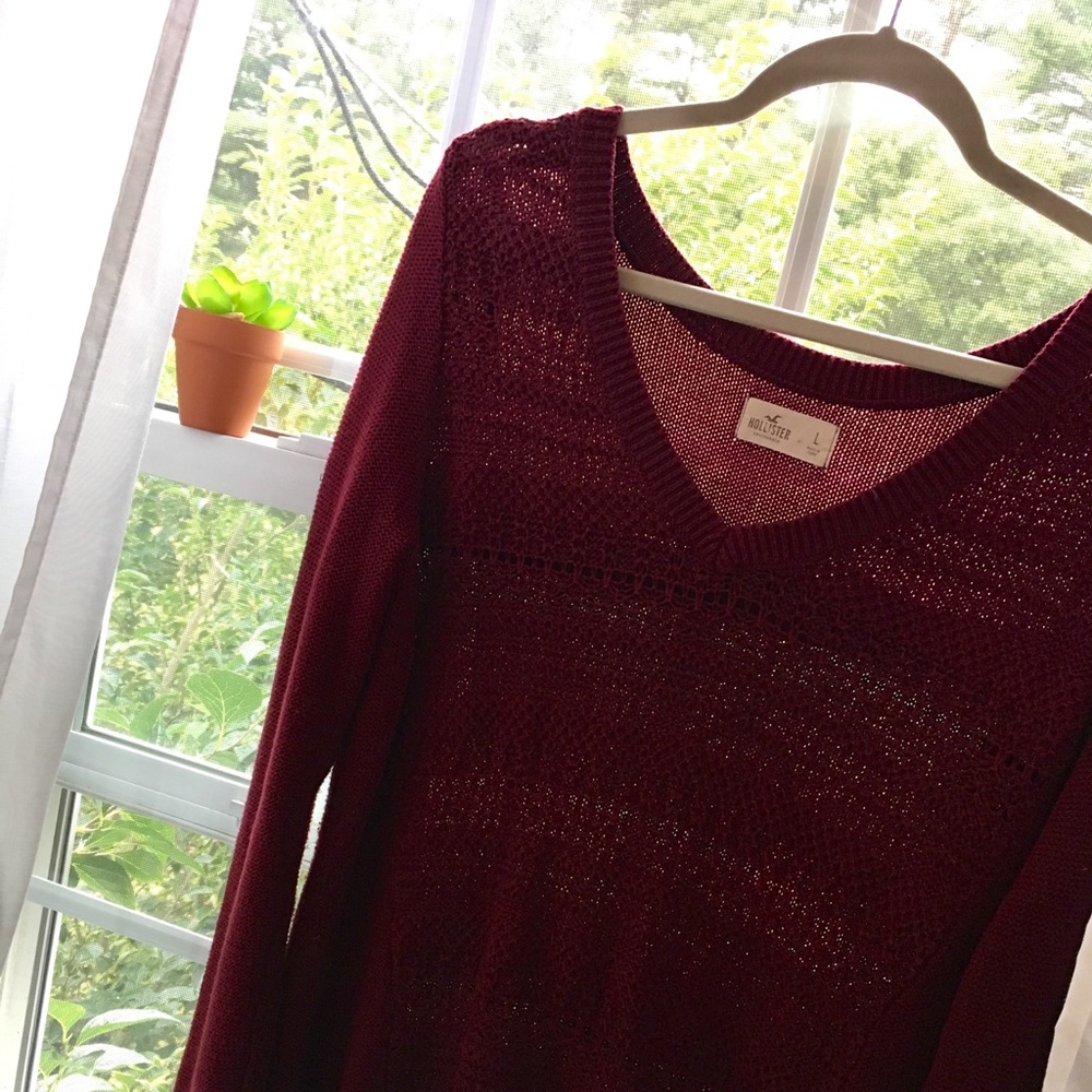 V Neck Maroon Hollister Sweater