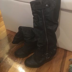 Wedge boots. GREAT CONDITION. 6.5