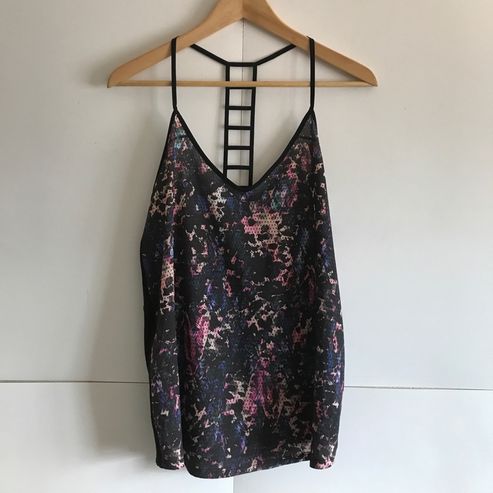 RARE LULULEMON “Motion multi” Ladder Singlet Size 10