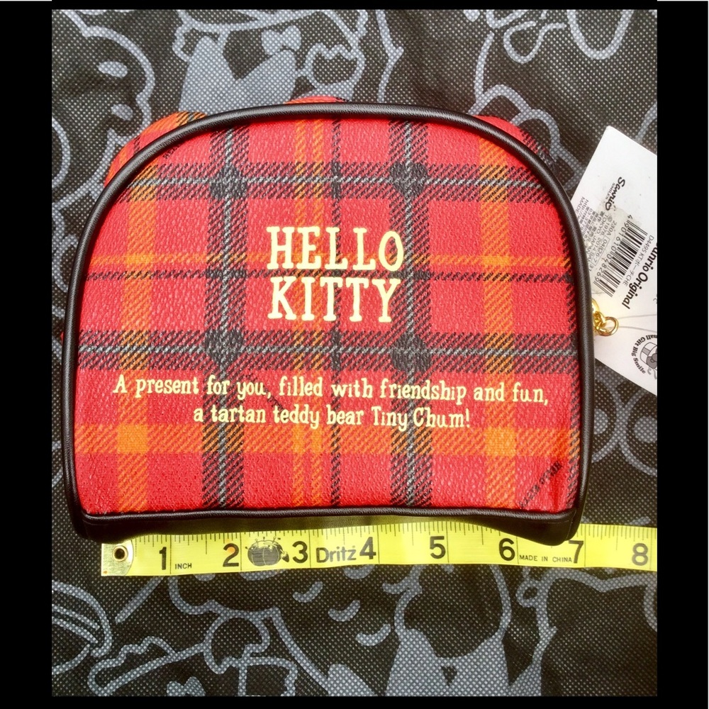 Hello Kitty Makeup Bag Bonus Plushy - Picture 5 of 8