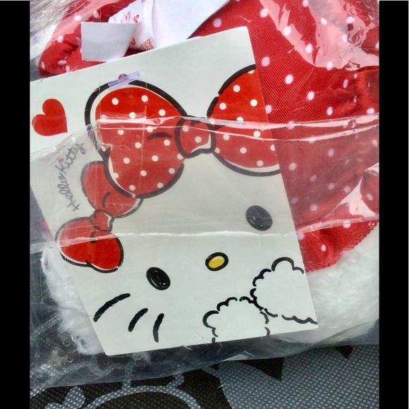 Hello Kitty Makeup Bag Bonus Plushy - Picture 8 of 8