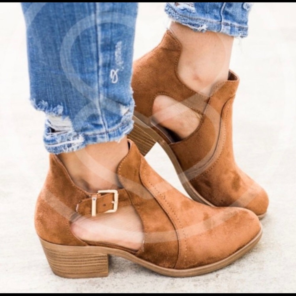 🤑🤑🤑LAST PAIR🤑🤑🤑camel cut out ankle boot - Picture 2 of 4