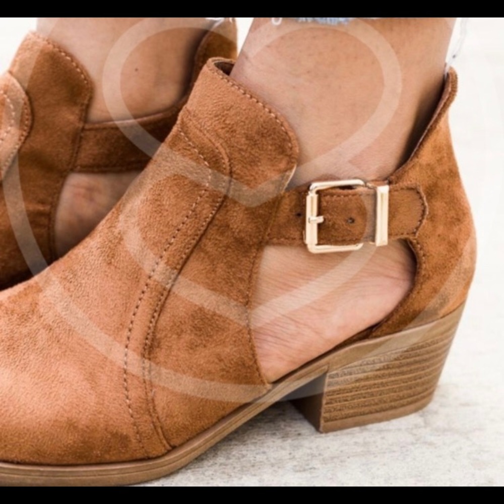 🤑🤑🤑LAST PAIR🤑🤑🤑camel cut out ankle boot - Picture 3 of 4