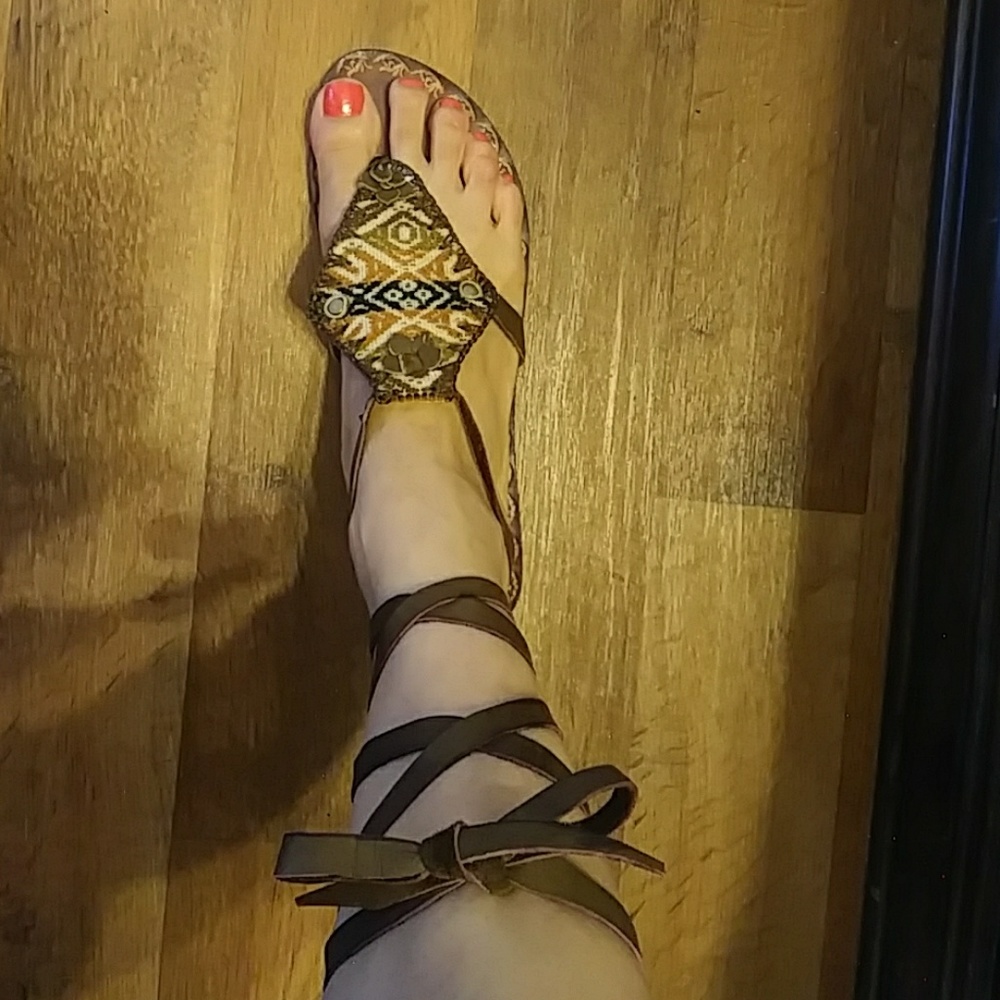 Brasileiro sandals