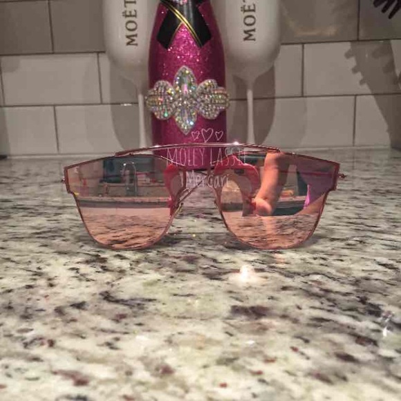 ✨ UNLISTED SUNGLASSES ✨ main image 6