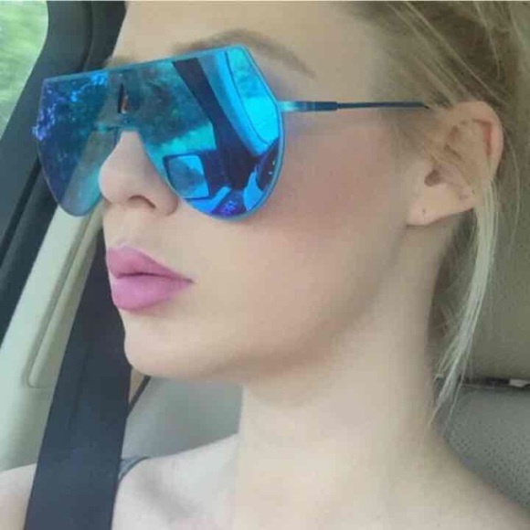 ✨ UNLISTED SUNGLASSES ✨ main image 4