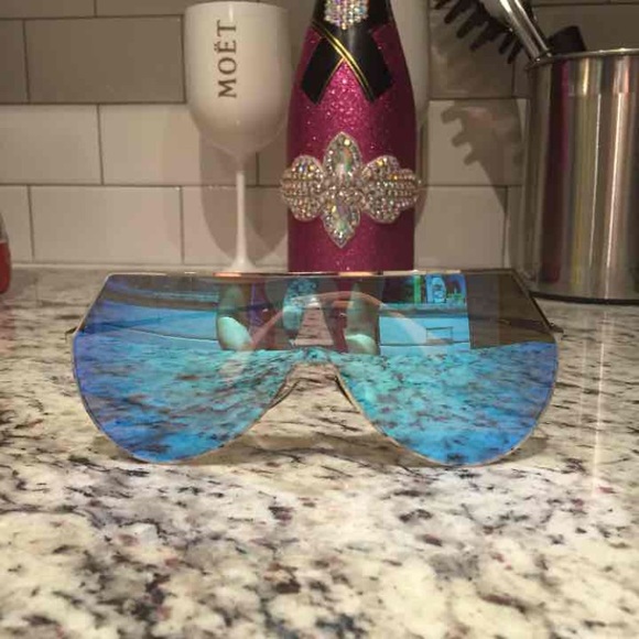 ✨ UNLISTED SUNGLASSES ✨ main image 7