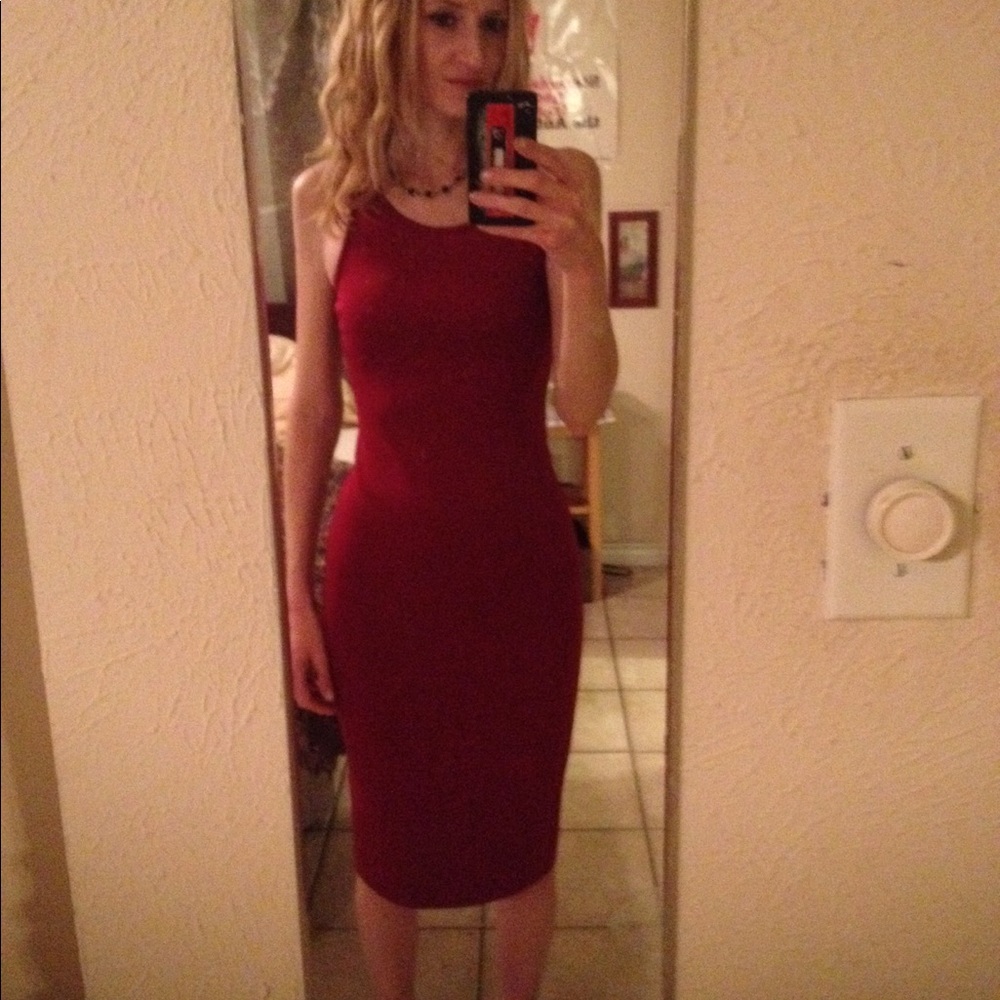 Wine colored midi dress form fitting size XS