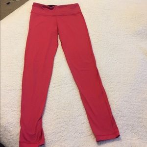 Red yoga tights with pocket