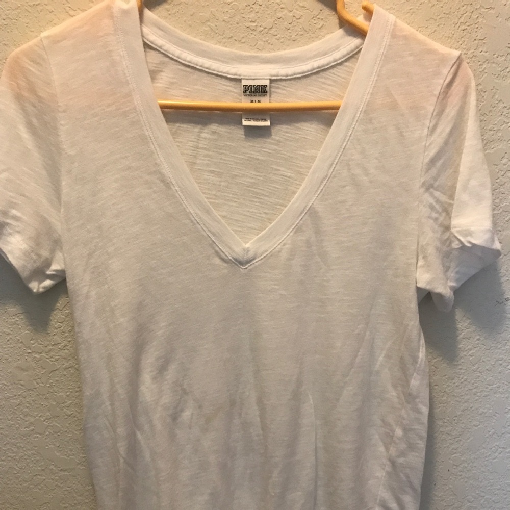 V neck tee white vs pink