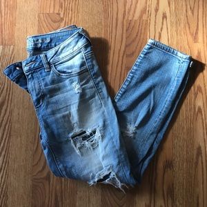 American Eagle Outfitters distressed size 4 jeans