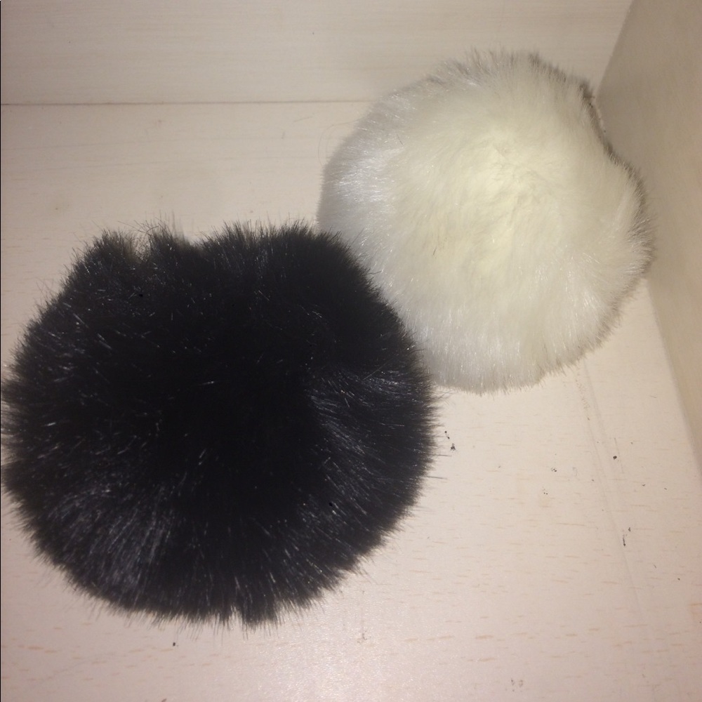 Decorative fluff ball keychain