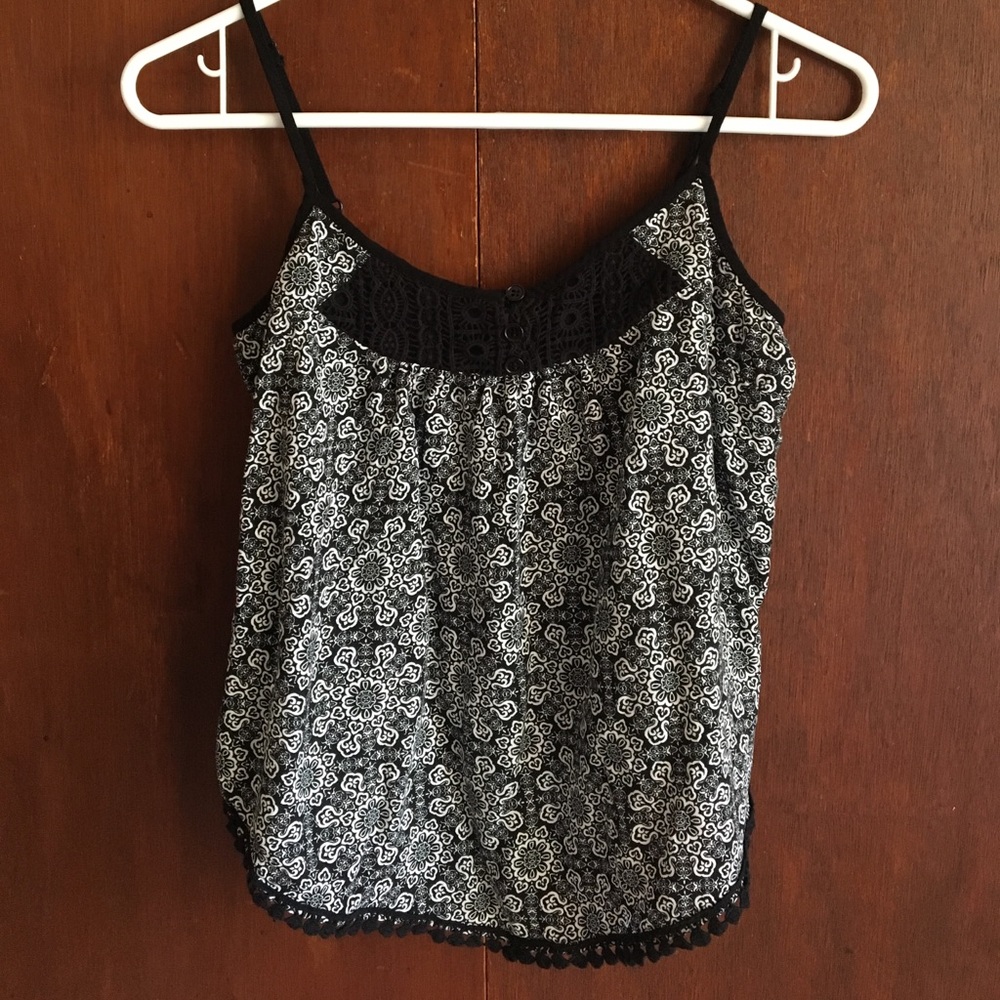 Cute flowy black and white top