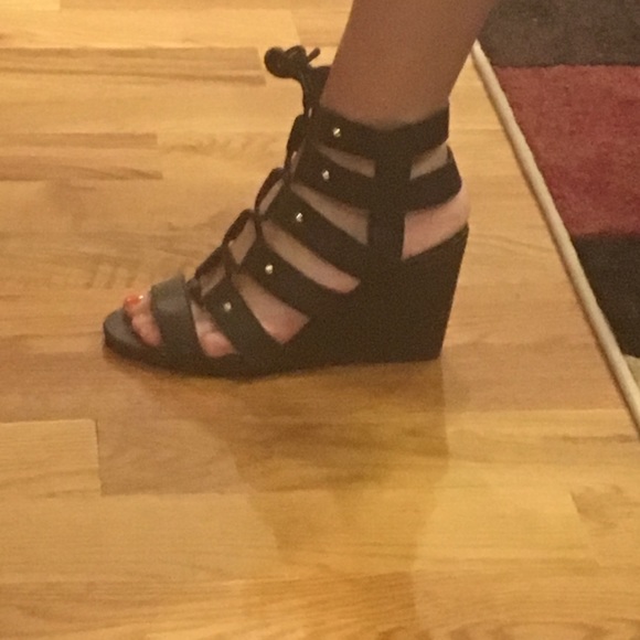 Worn once. GREAT condition. Size 6. Wedge. - Picture 1 of 3