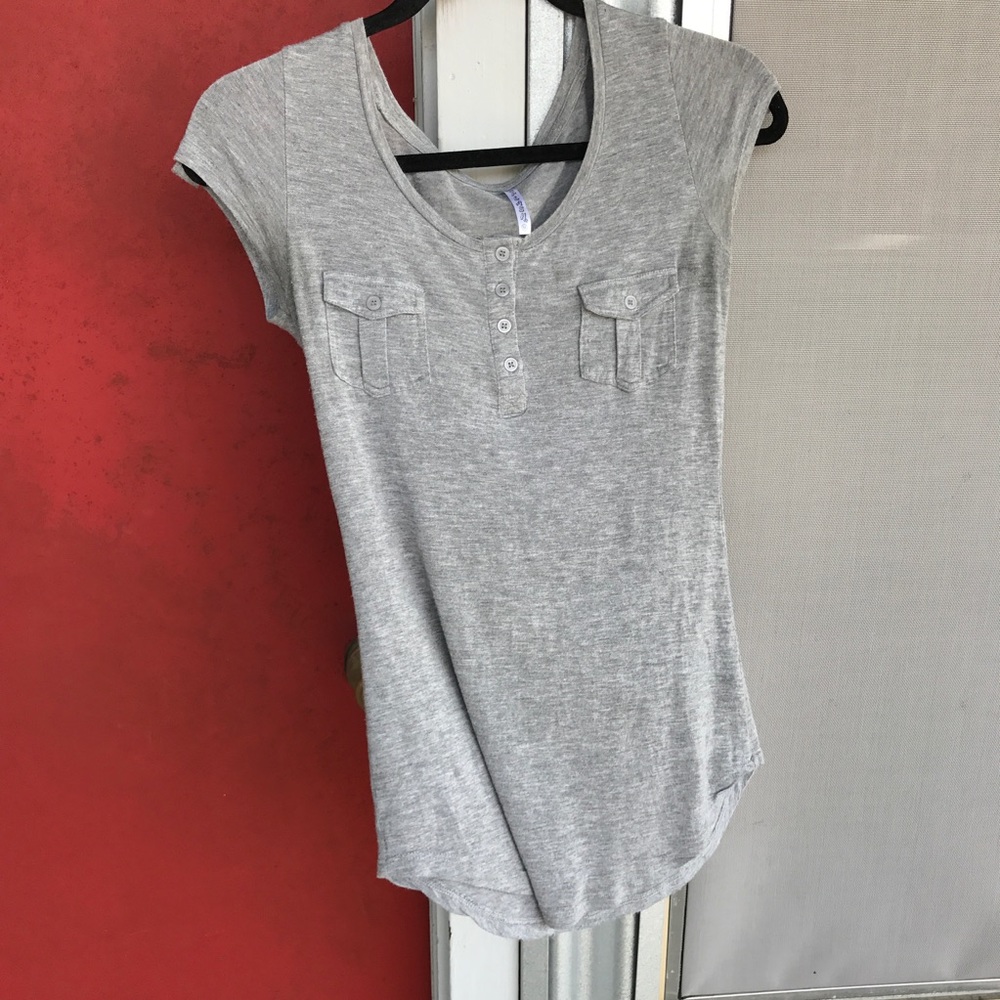 basic gray top