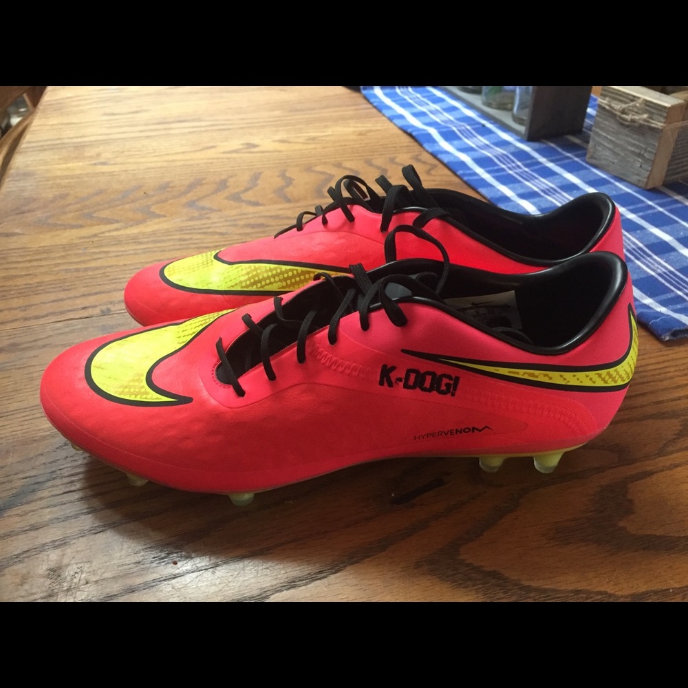 Nike NEW hypervenom soccer cleats women's size 10