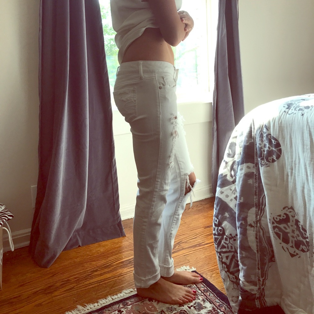 White distressed American Eagle jeans!