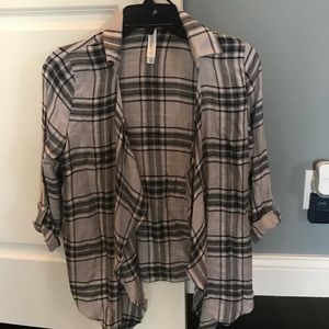Aeropostale Black/Gray/White Plaid Flannel Shirt