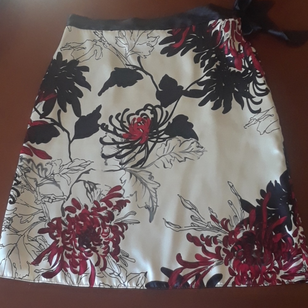 💥Price Drop💥ILYSE HART LTD FLORAL PRINT SKIRT