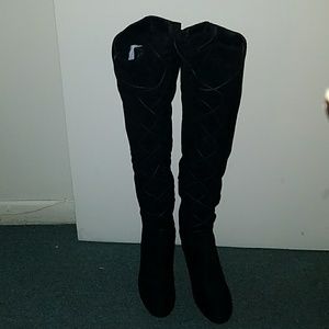 QUPID BLACK FAUX SUEDE OVER THE KNEE BOOTS SIZE 10