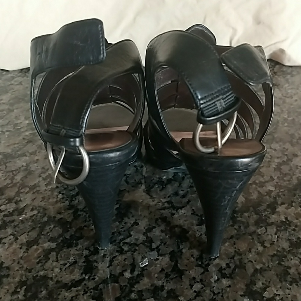 Heels - Picture 2 of 3