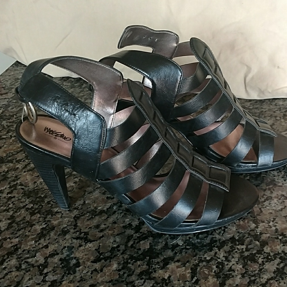 Heels - Picture 3 of 3
