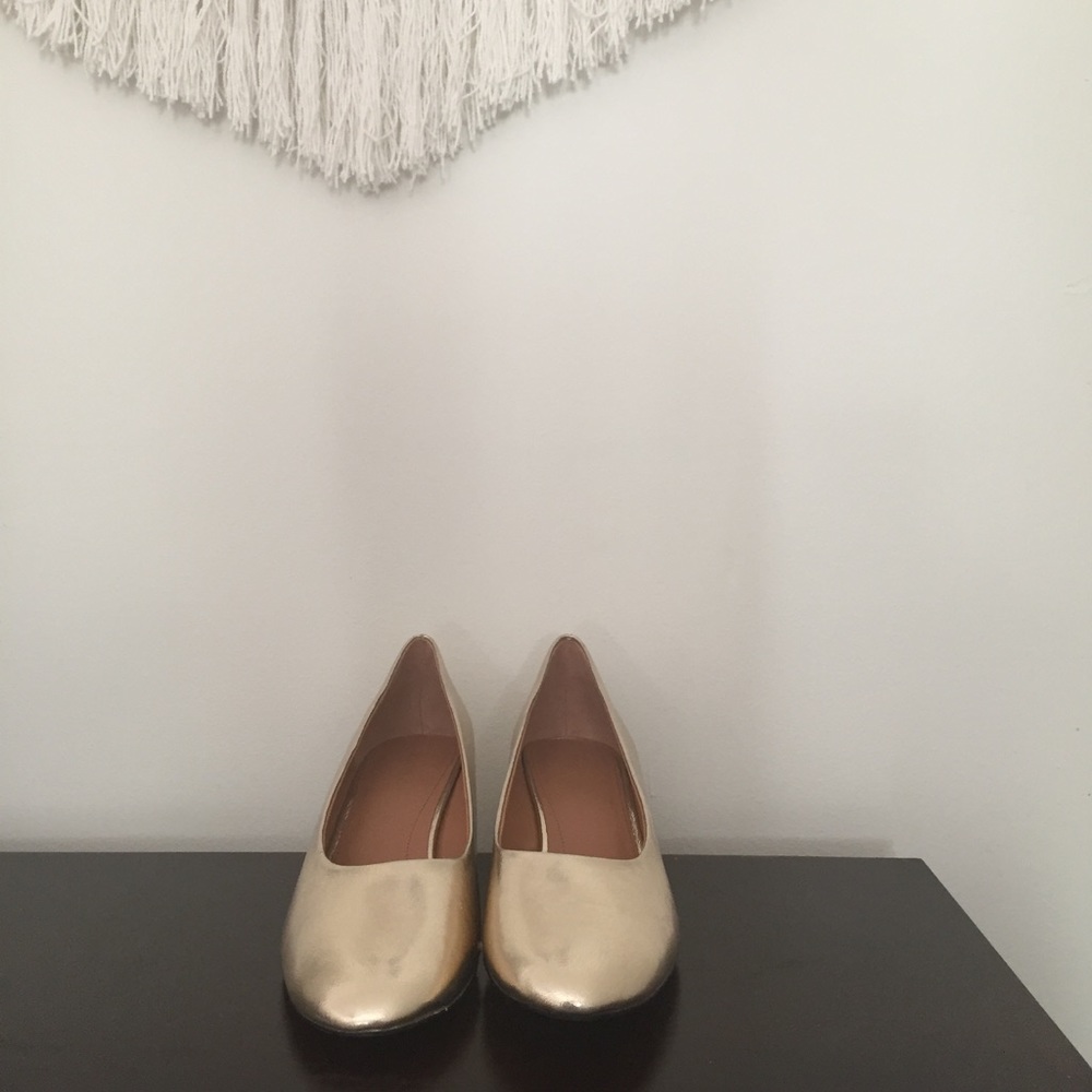 Gold shoes