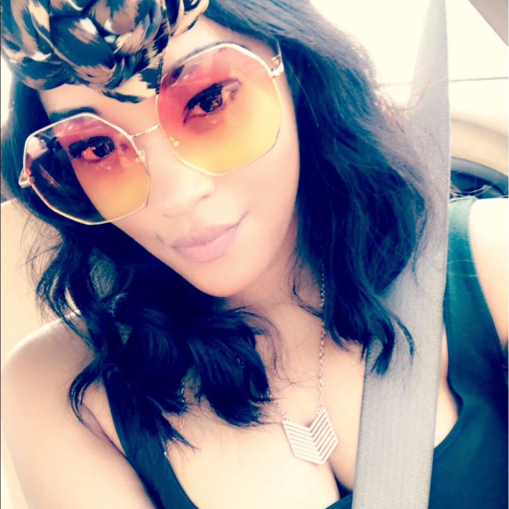 Meet your Posher, Elizabeth