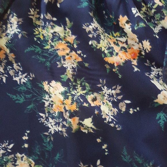 Pretty Floral Dress - Picture 3 of 3