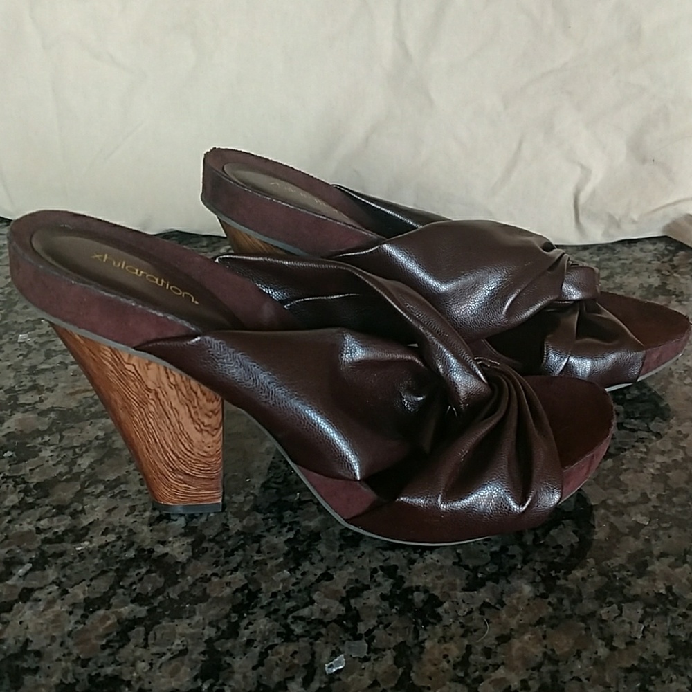 Sandals - Picture 2 of 4