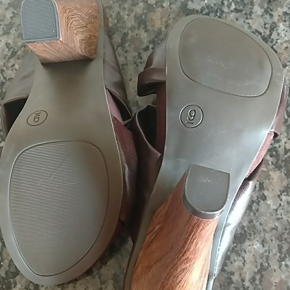 Sandals - Picture 4 of 4