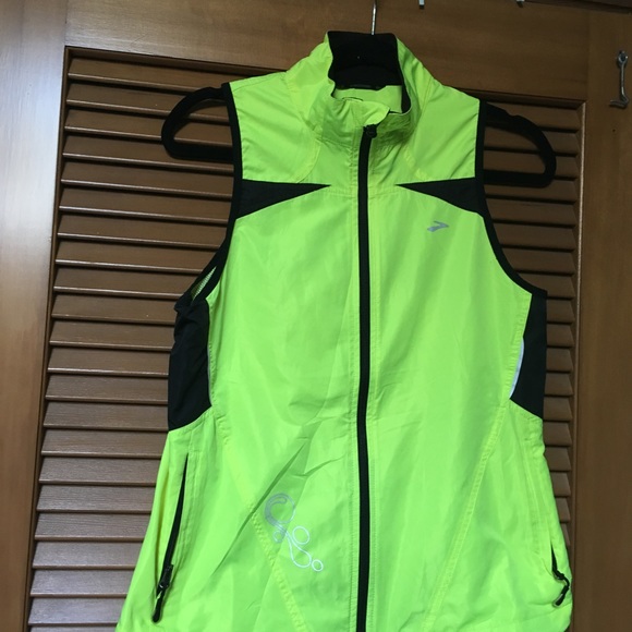 brooks running vest 2017