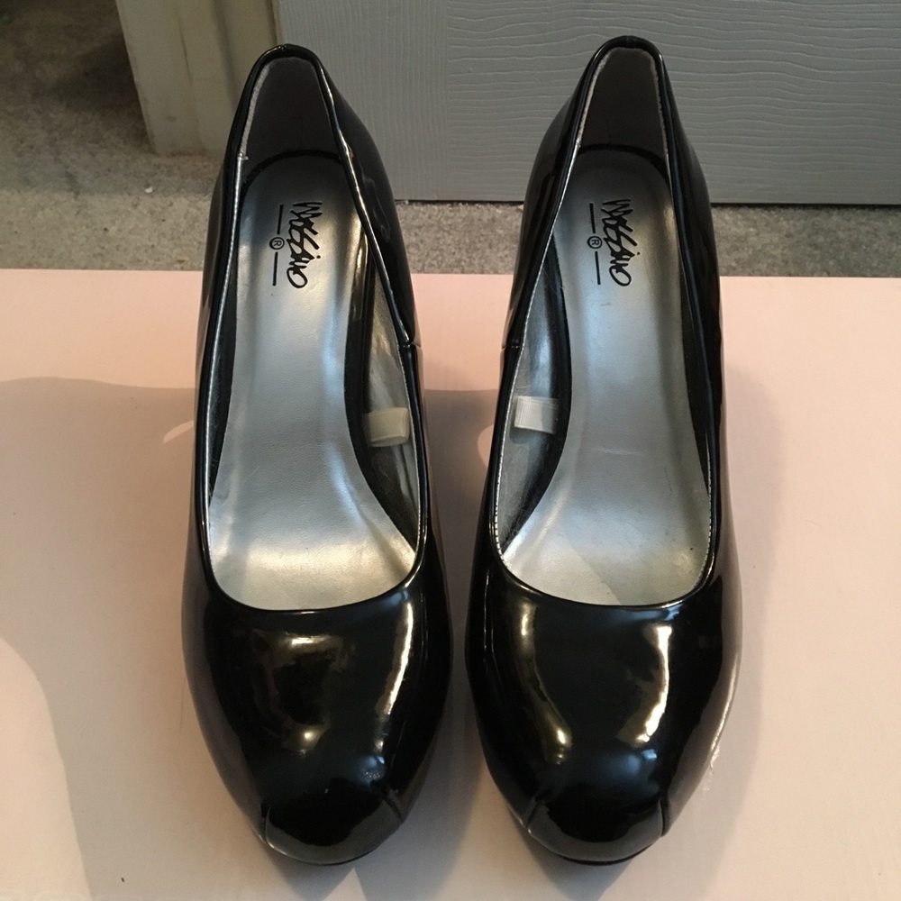 Mossimo black faux patent leather heels like new
