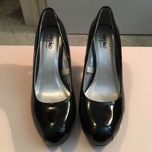 Mossimo black faux patent leather heels like new