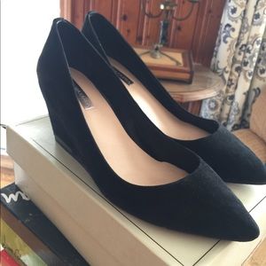 BCBG kidsuede wedges