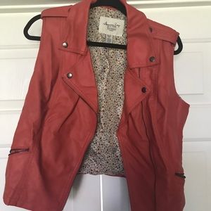 Faux leather vest! Juniors XL