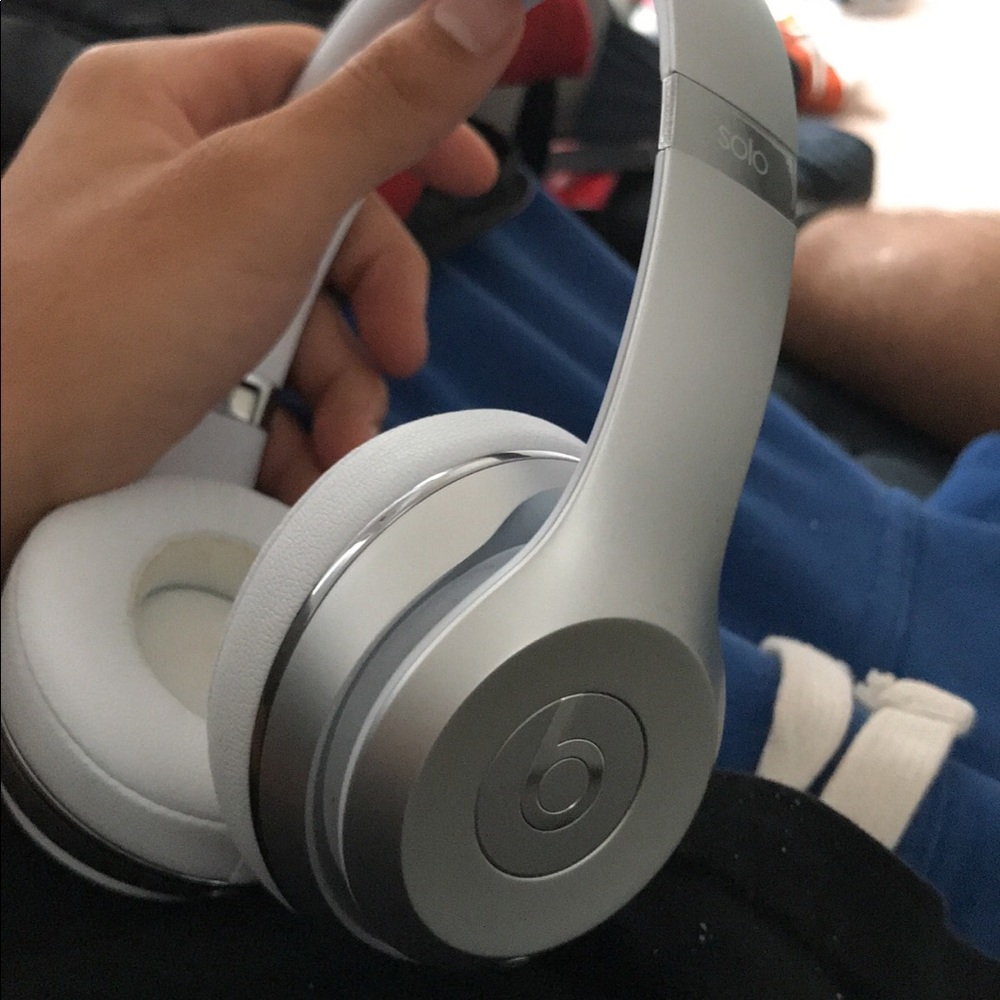 Wireless beats solo 3