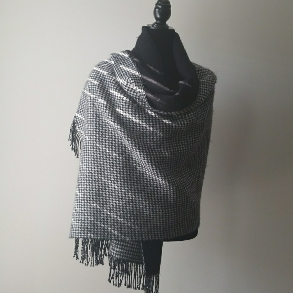 Houndstooth Wrap
