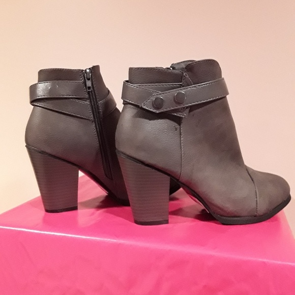 Shoes - Booties