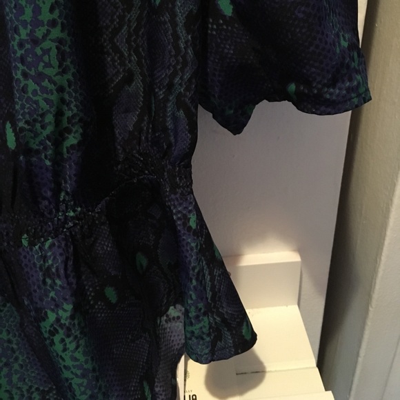 Awesome Silky elastic waist Peplum Top - Picture 3 of 6